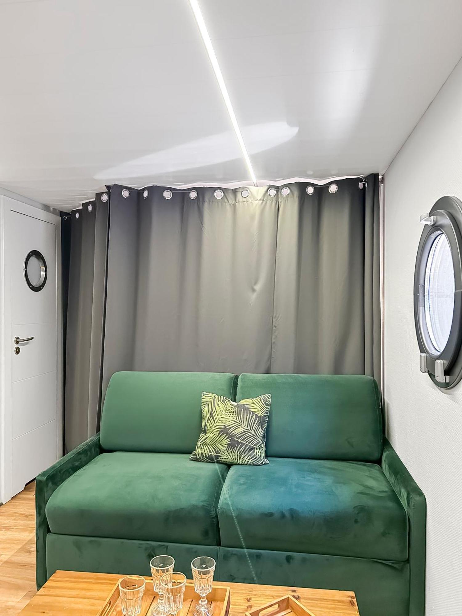 Sejour Unique Sur Un Bateau "Marius" Hotel Вовер Екстериор снимка