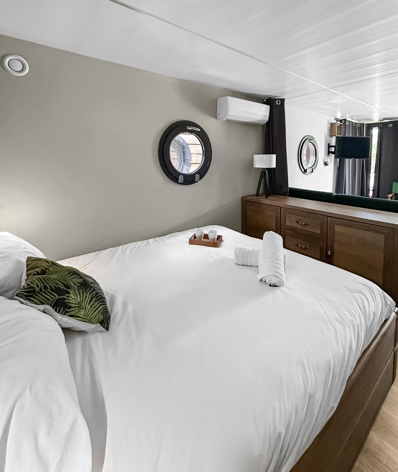 Sejour Unique Sur Un Bateau "Marius" Hotel Вовер Екстериор снимка