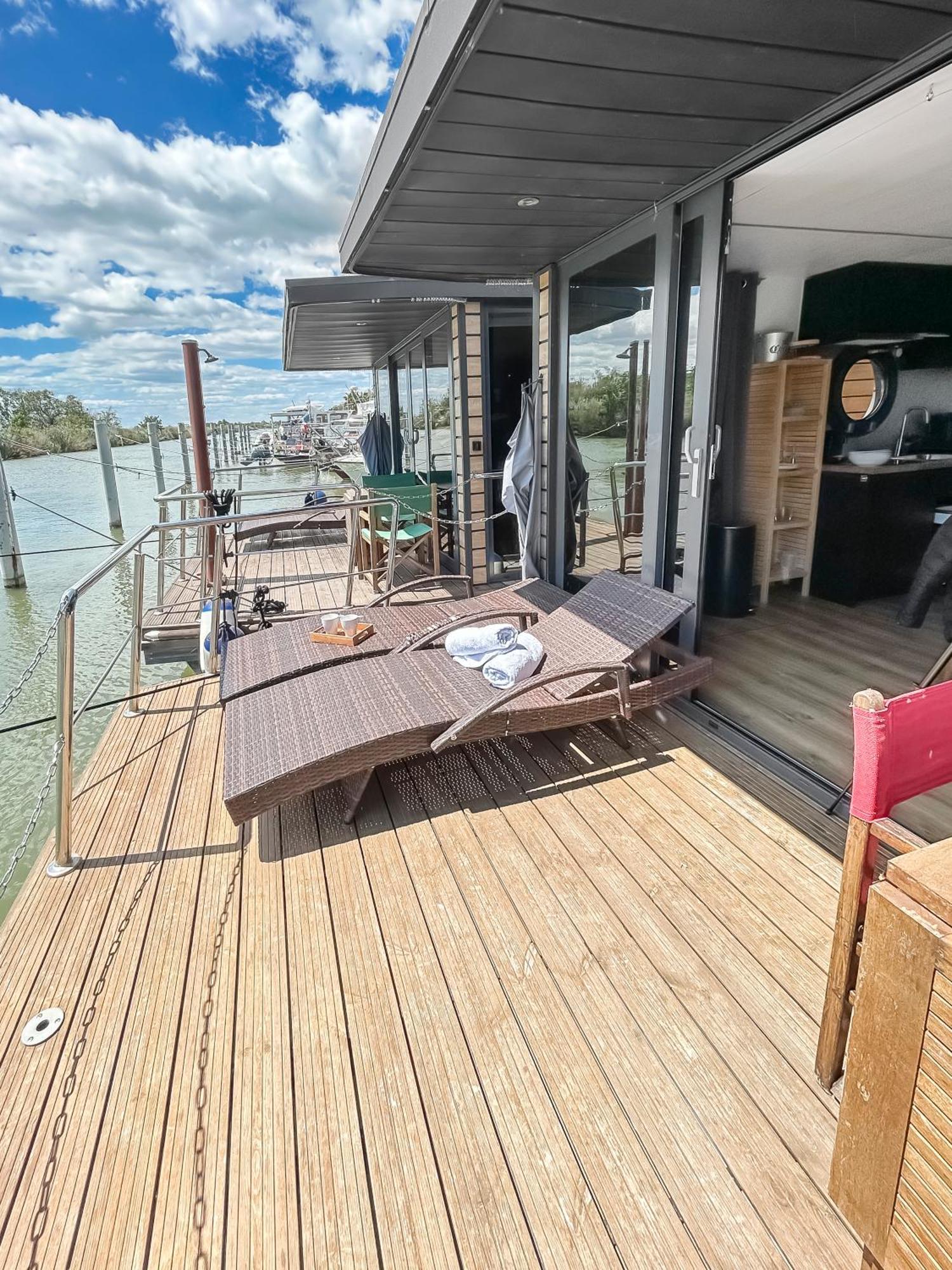 Sejour Unique Sur Un Bateau "Marius" Hotel Вовер Екстериор снимка