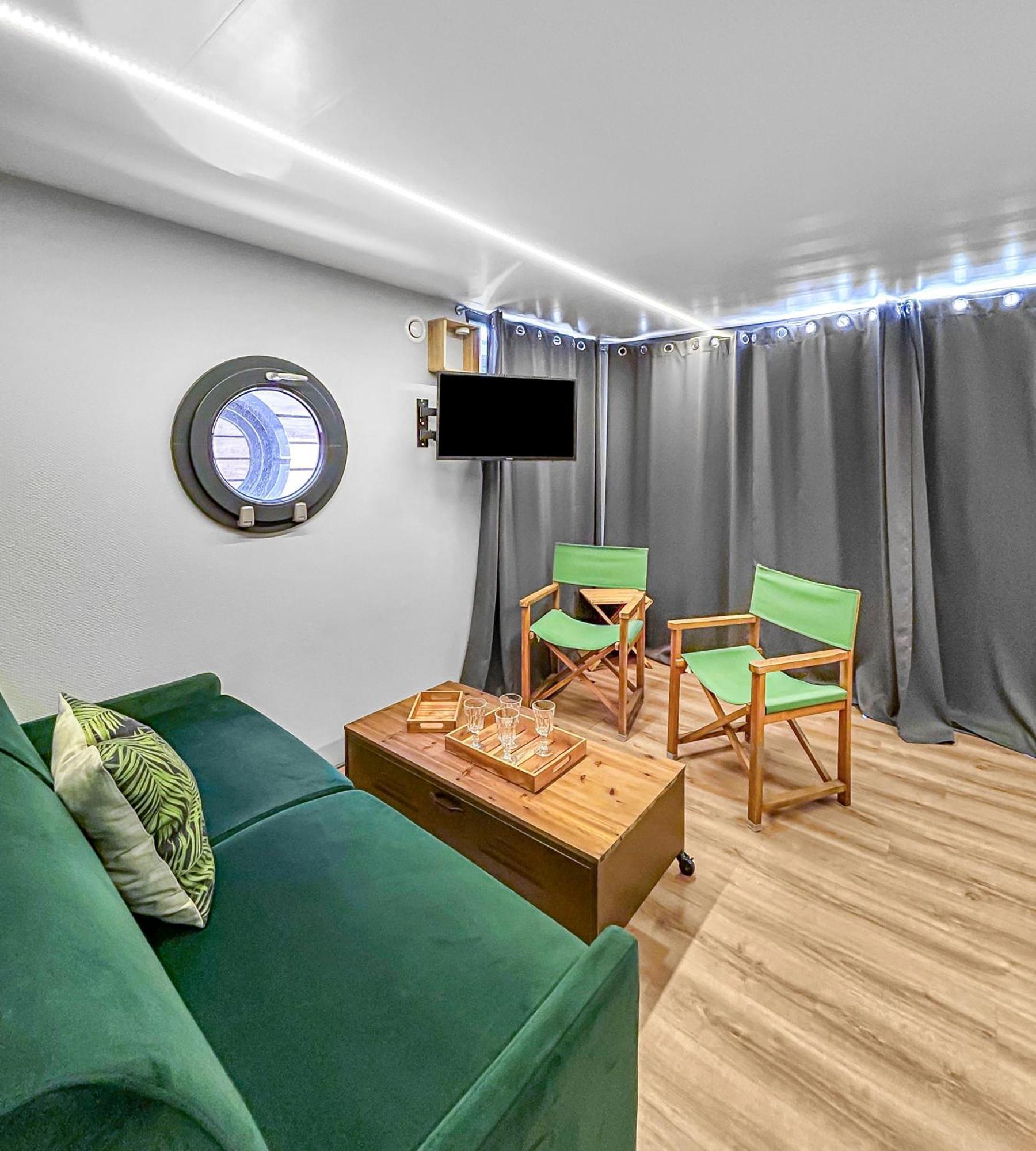Sejour Unique Sur Un Bateau "Marius" Hotel Вовер Екстериор снимка