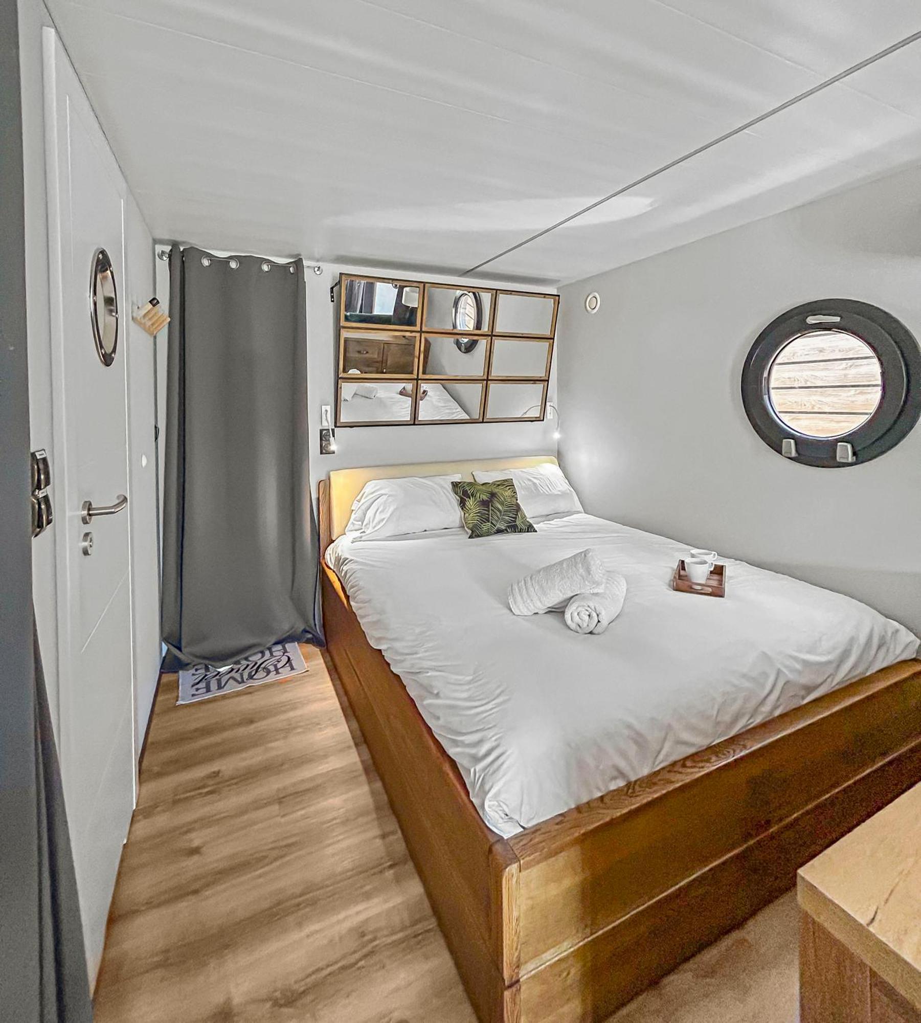 Sejour Unique Sur Un Bateau "Marius" Hotel Вовер Екстериор снимка