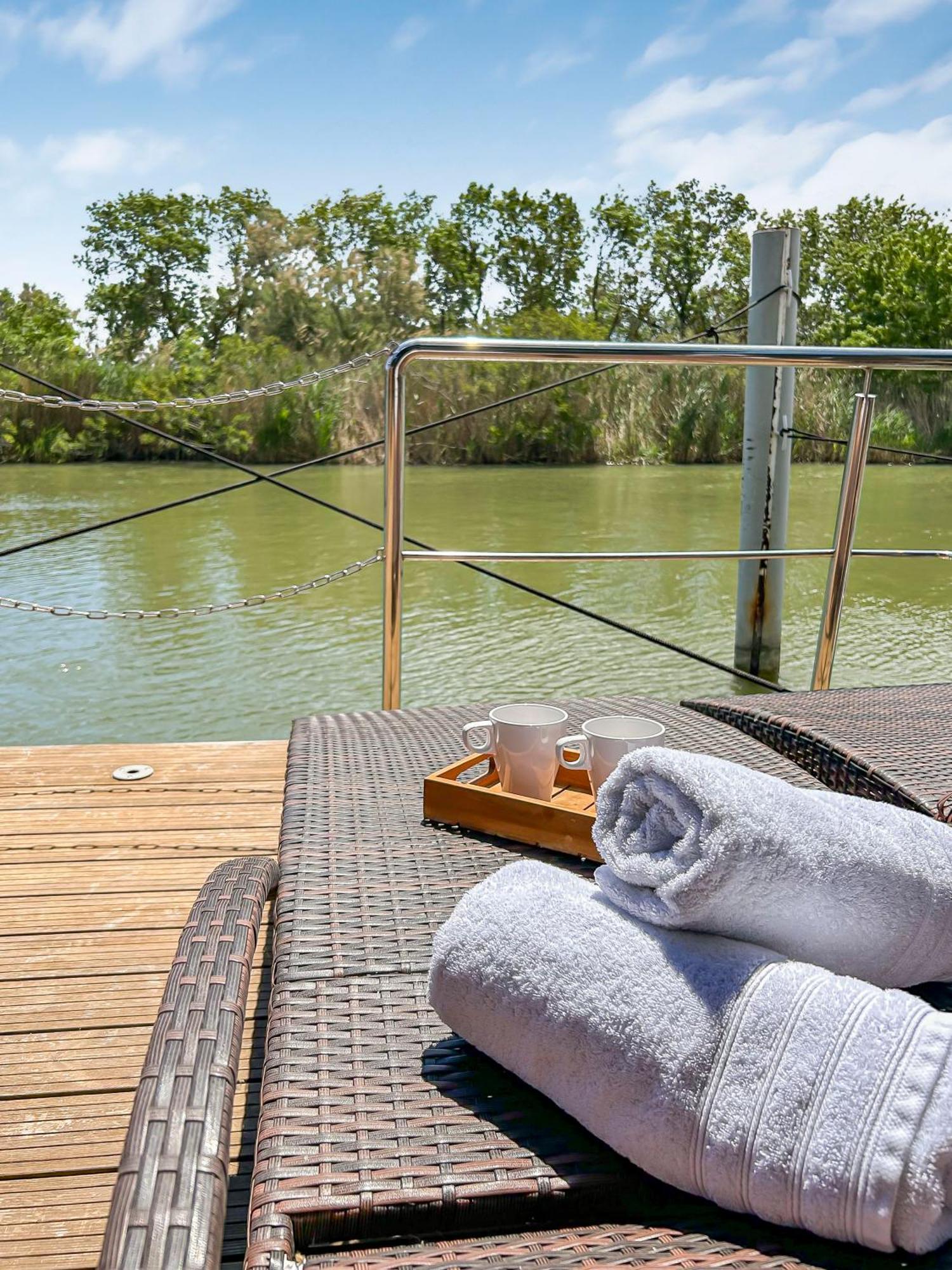 Sejour Unique Sur Un Bateau "Marius" Hotel Вовер Екстериор снимка