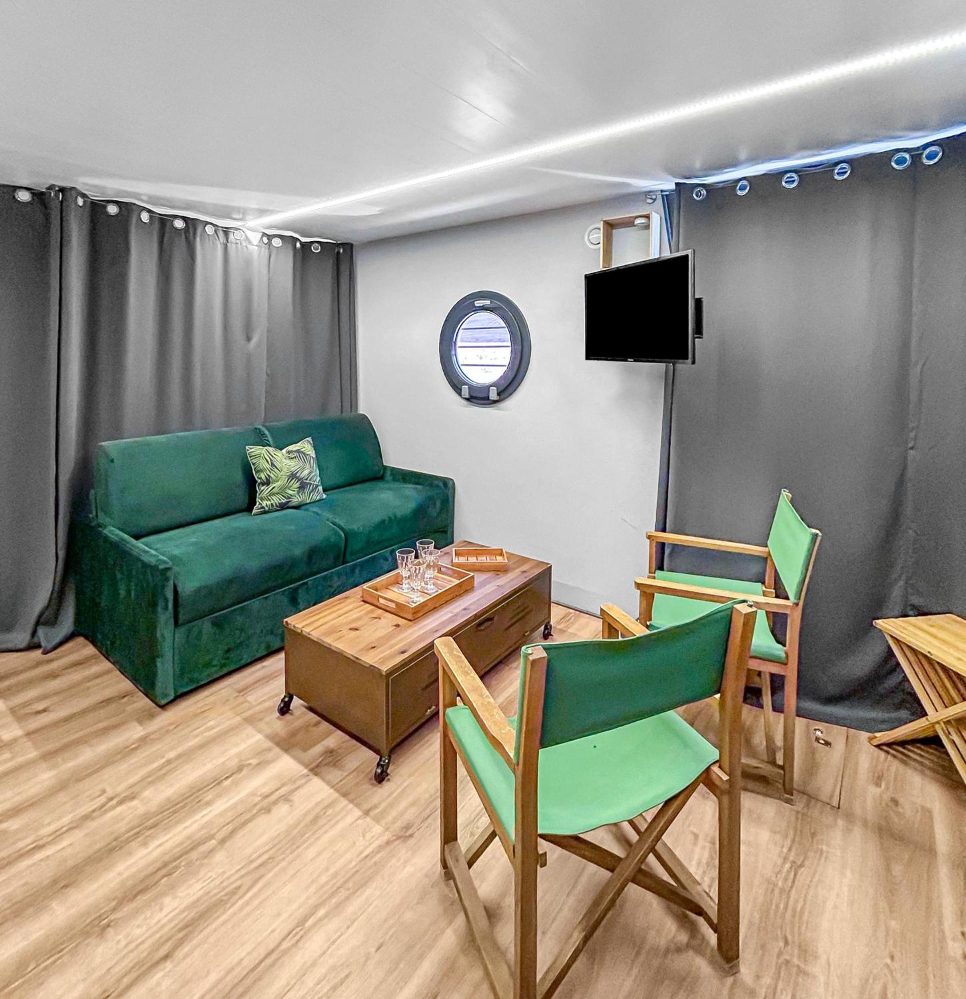 Sejour Unique Sur Un Bateau "Marius" Hotel Вовер Екстериор снимка